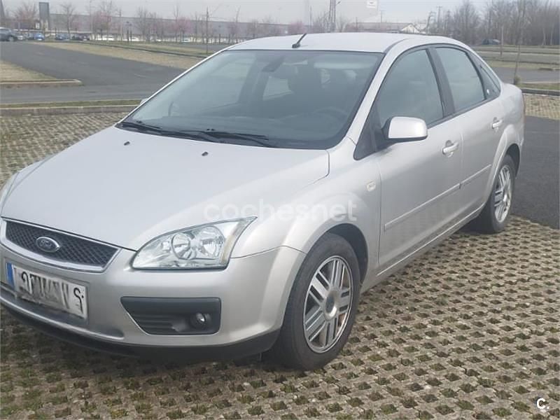 Usado Ford Focus Ghia 109 CV (80 kW) 2006 Gris / plata Berlina