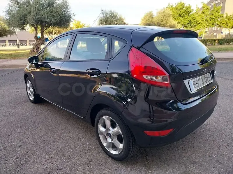 Usado Ford Fiesta Trend 96 CV (70 kW) 2010 Negro Berlina