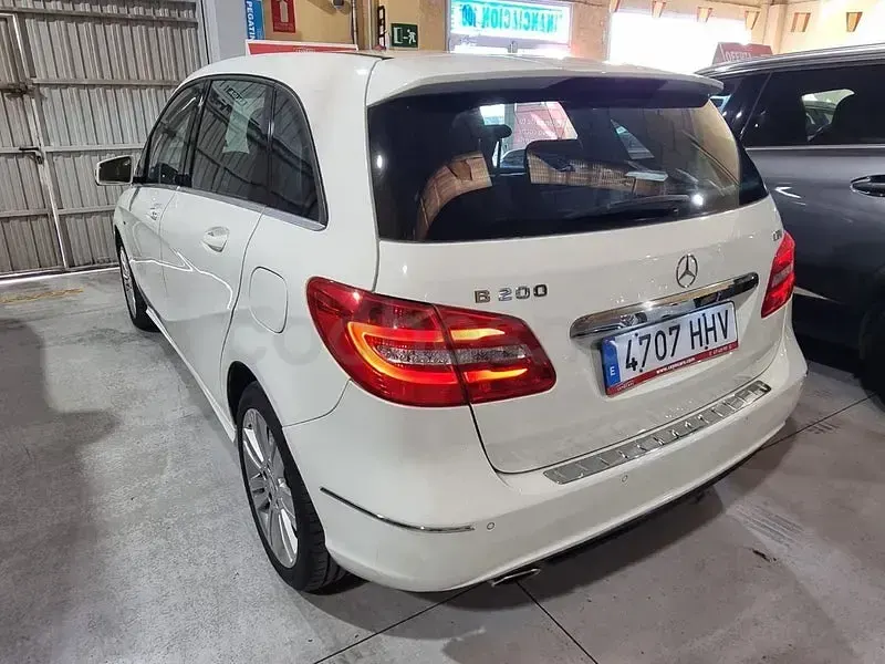 Usado Mercedes B200 136 CV (100 kW) 2012 Blanco Utilitario