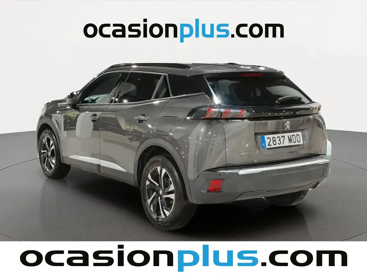 Usado Peugeot 2008 Allure 100 CV (73 kW) 2022 Gris SUV