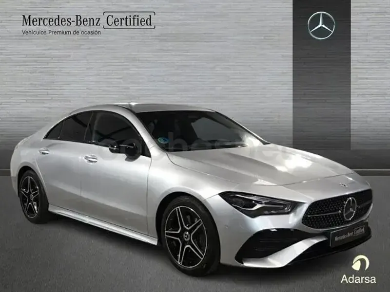 Usado Mercedes CLA200 163 CV (119 kW) 2025 Gris / plata Berlina