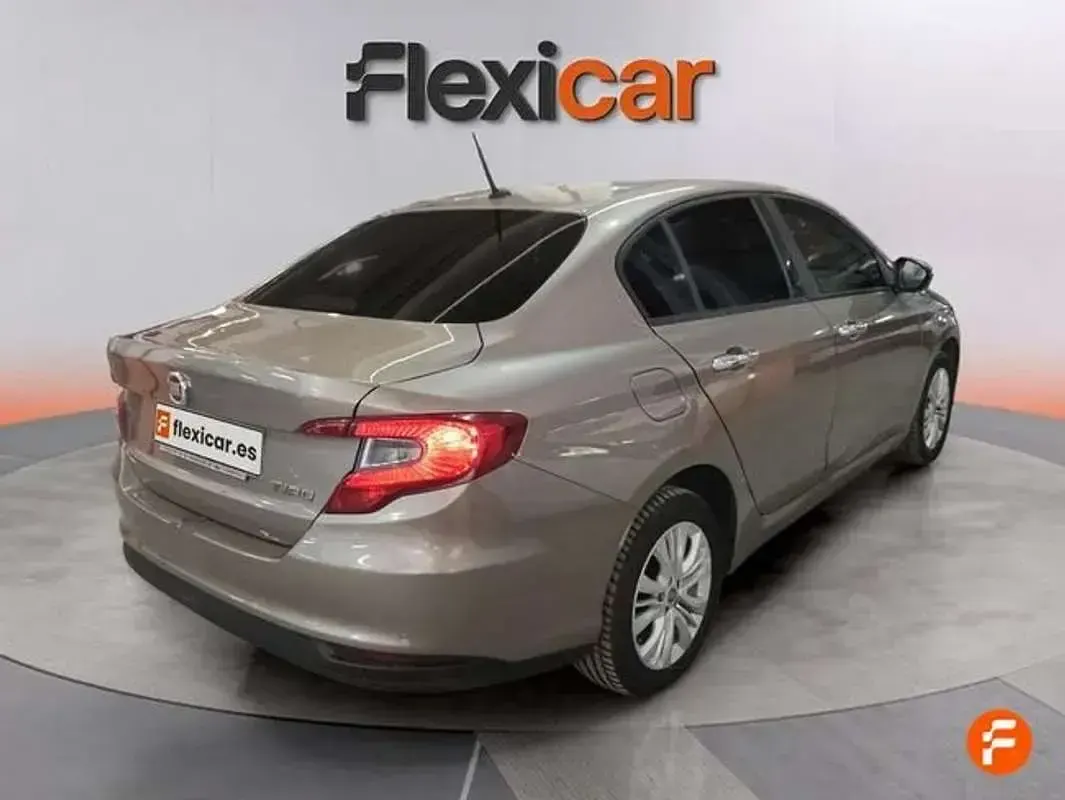 Usado Fiat Tipo Lounge 95 CV (69 kW) 2017 Marrón Berlina