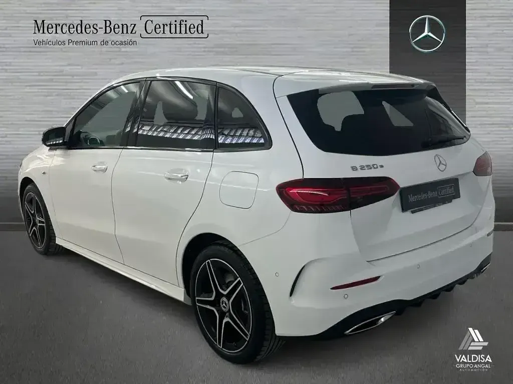 Usado Mercedes B250e 218 CV (160 kW) 2025 Blanco Monovolumen