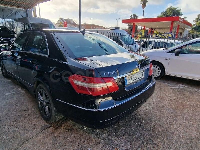 Usado Mercedes E250 Avantgarde 204 CV (150 kW) 2010 Negro Familiar