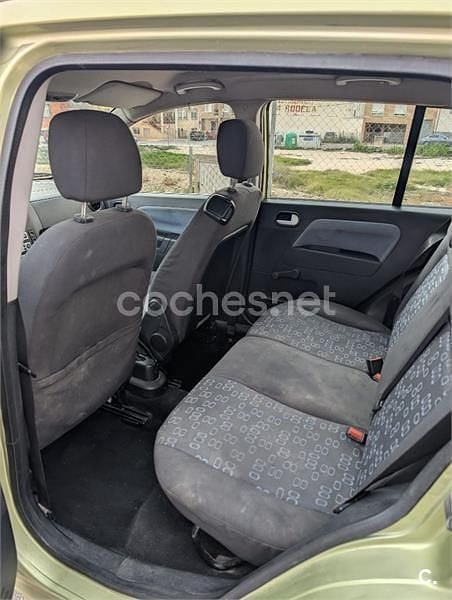 Usado Ford Fusion 68 CV (50 kW) 2005 Verde Berlina