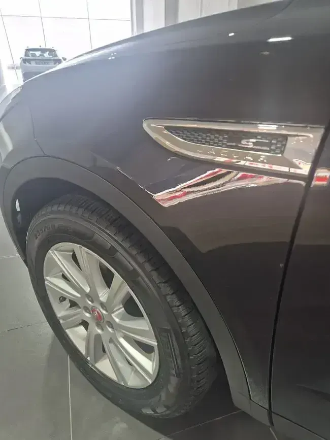Usado Jaguar E-Pace SE 150 CV (110 kW) 2019 Negro SUV