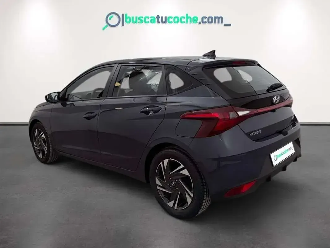 Usado Hyundai i20 84 CV (61 kW) 2021 Gris Utilitario