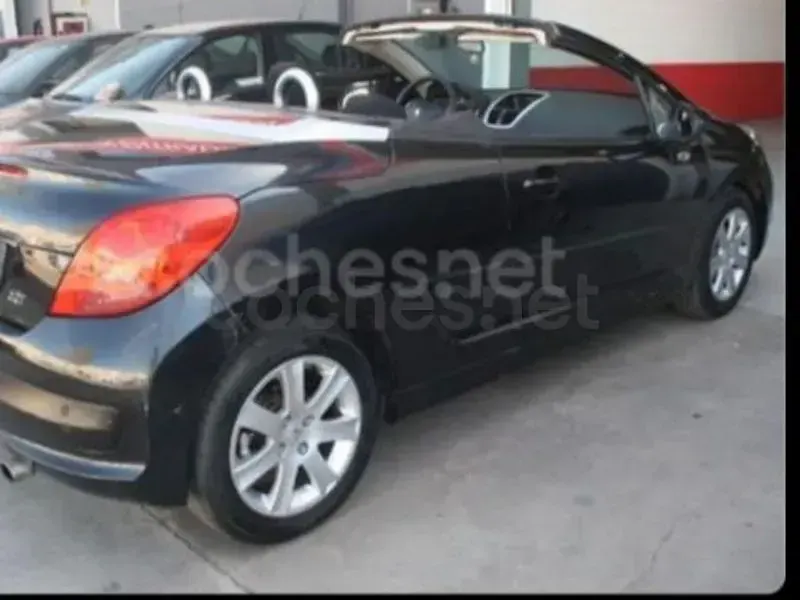 Usado Peugeot 207 CC 120 CV (88 kW) 2009 Negro Descapotable