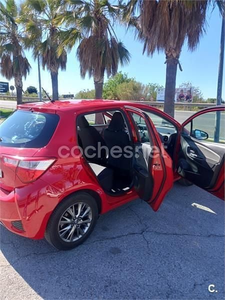 Usado Toyota Yaris City 69 CV (50 kW) 2019 Rojo Berlina