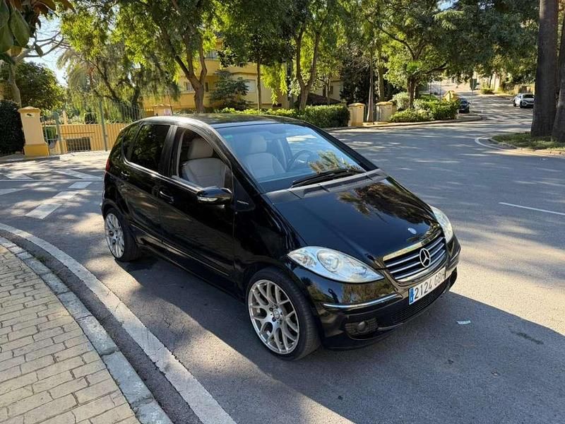 Usado Mercedes A180 109 CV (80 kW) 2008 Negro Utilitario
