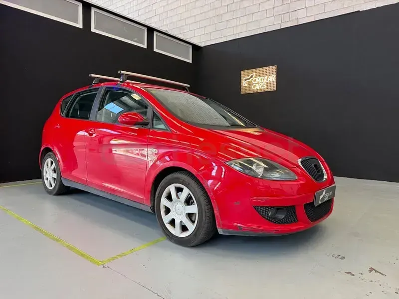 Usado Seat Altea Reference 105 CV (77 kW) 2005 Rojo Monovolumen