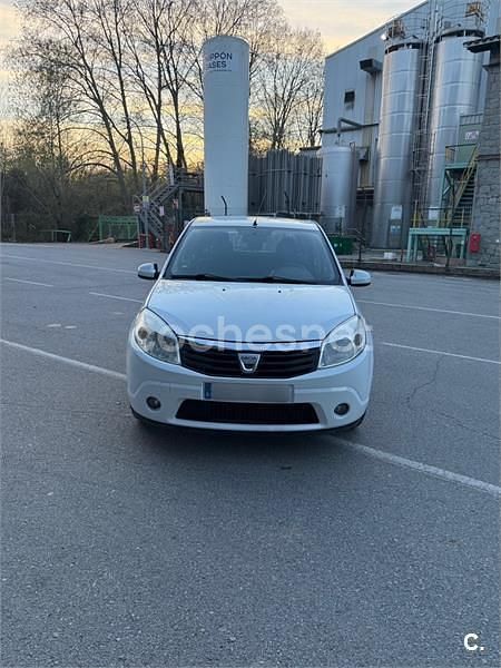 Usado Dacia Sandero Ambiance 75 CV (55 kW) 2011 Blanco Berlina