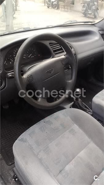 Gris / plata Usado 1999 Chevrolet Lanos SE Berlina | 1300 € - Imagen 1/4