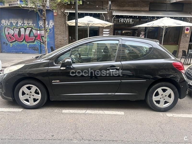 Usado Peugeot 207 95 CV (69 kW) 2010 Negro Berlina