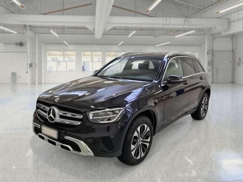 Usado Mercedes GLC300e 320 CV (235 kW) 2021 Negro Coupe
