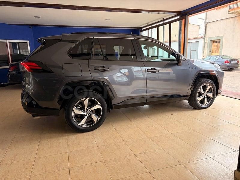 Usado Toyota RAV4 Hybrid Plus 306 CV (225 kW) 2022 Gris / plata SUV