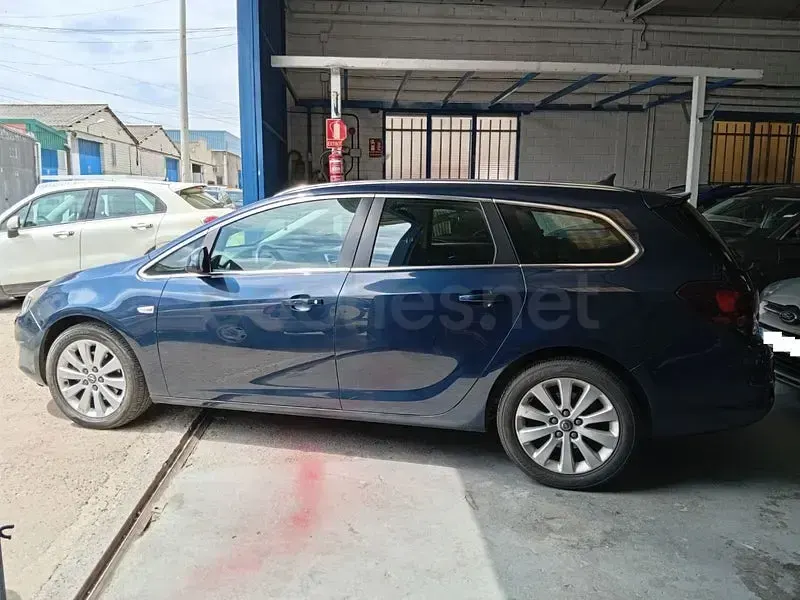Usado Opel Astra Excellence 125 CV (91 kW) 2012 Azul Familiar