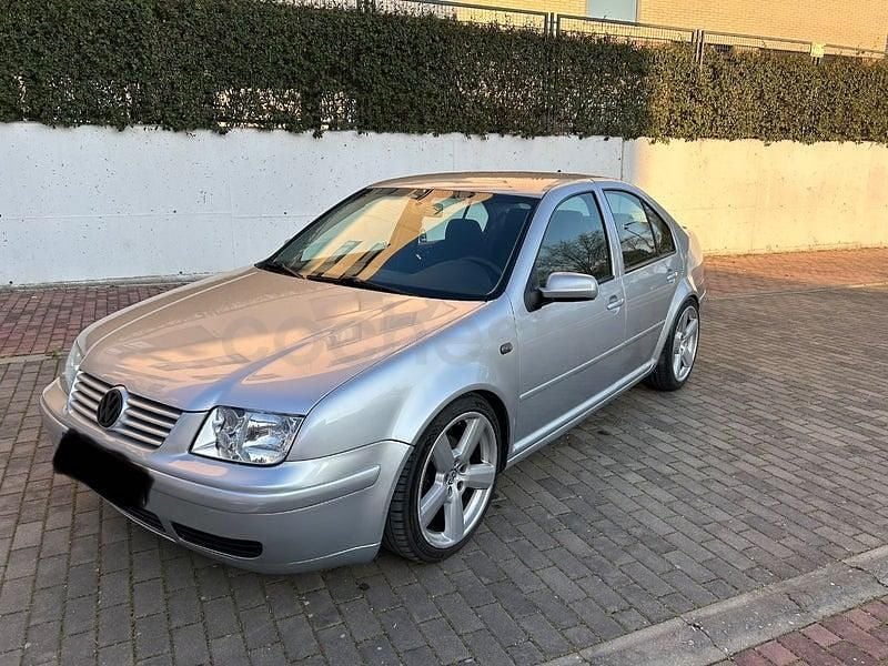 Usado VW Bora Highline 115 CV (84 kW) 2002 Gris / plata Berlina