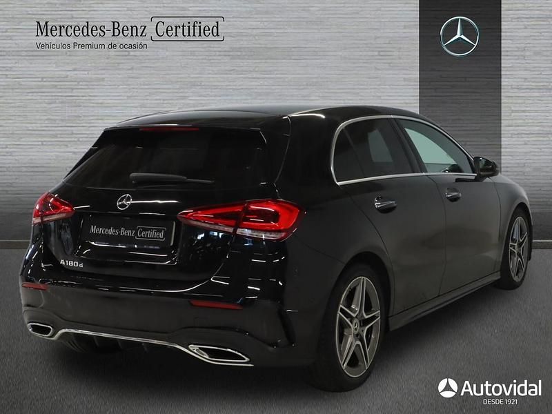 Usado Mercedes A180 116 CV (85 kW) 2023 Negro noche Berlina