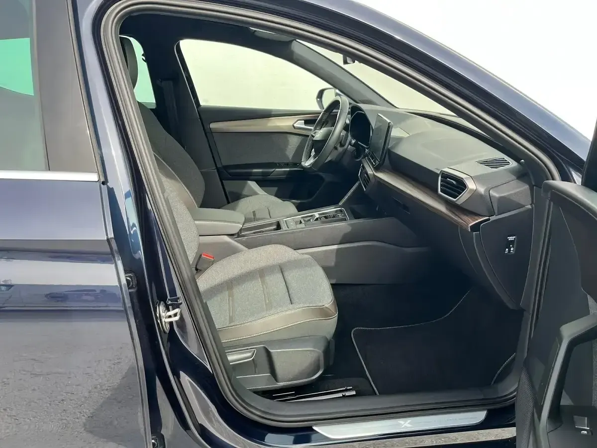 Usado Seat Leon XCELLENCE 150 CV (110 kW) 2021 Azul