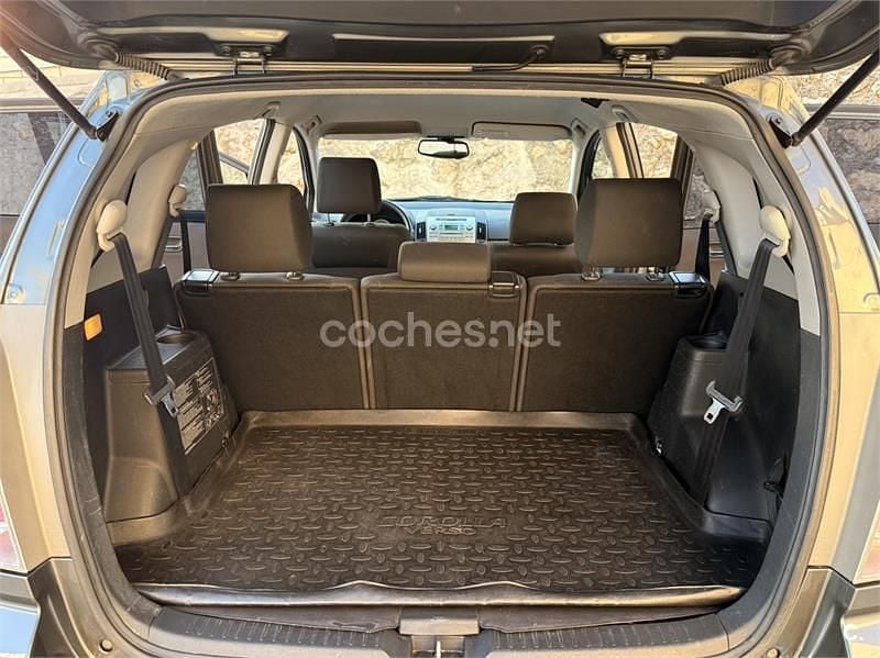 Usado Toyota Corolla Verso Sol 129 CV (94 kW) 2007 Gris / plata Monovolumen