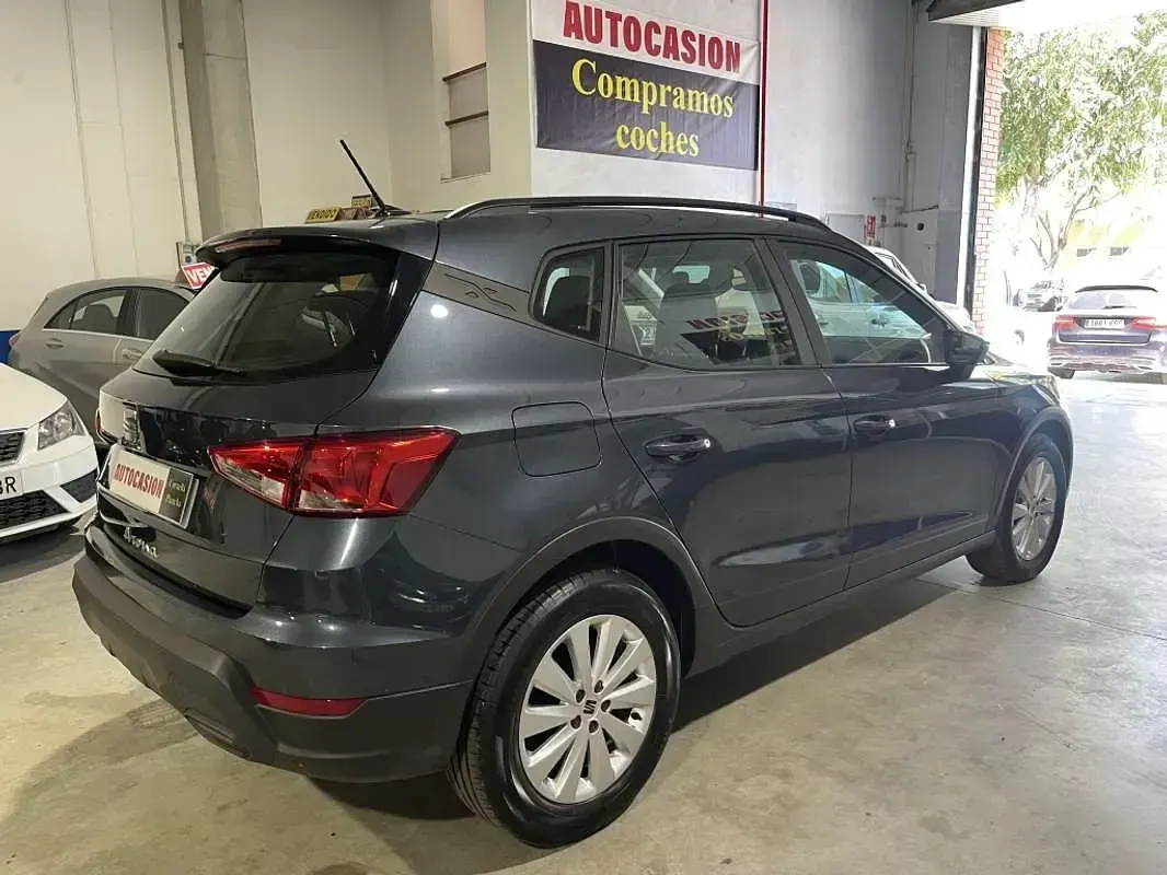 Usado Seat Arona Reference 90 CV (66 kW) 2023 Gris SUV