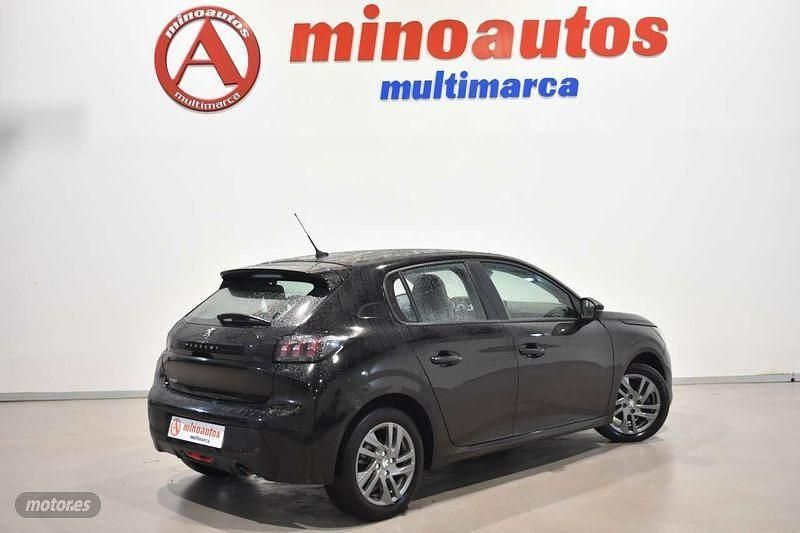 Usado Peugeot 208 Active 101 CV (74 kW) 2022 Negro Utilitario