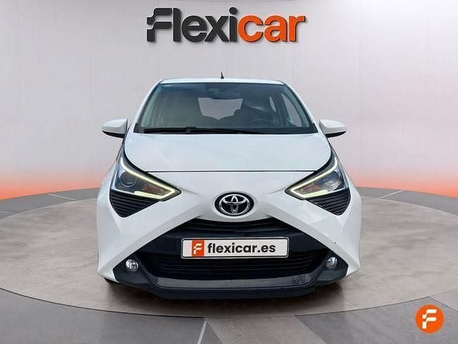 Usado Toyota Aygo x-style 72 CV (52 kW) 2020 Blanco Utilitario