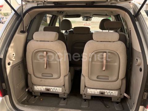 Usado Kia Carnival EX 144 CV (105 kW) 2006 Gris / plata Monovolumen