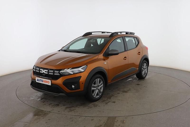 Naranja Usado 2022 Dacia Sandero Comfort Utilitario | 15.099 € (Un poco caro) - Imagen 1/3