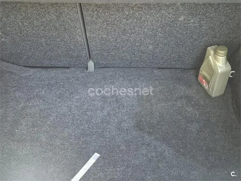 Usado VW Polo Conceptline 64 CV (47 kW) 2003 Blanco Berlina