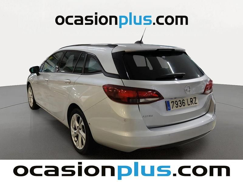 Usado Opel Astra Business Elegance 145 CV (106 kW) 2021 Gris plata Utilitario