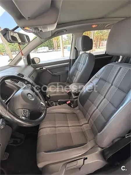 Usado VW Touran Advance 140 CV (102 kW) 2013 Gris / plata Monovolumen