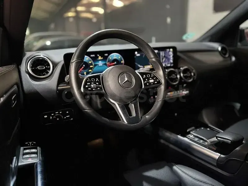 Usado Mercedes GLA200 136 CV (100 kW) 2022 Negro SUV