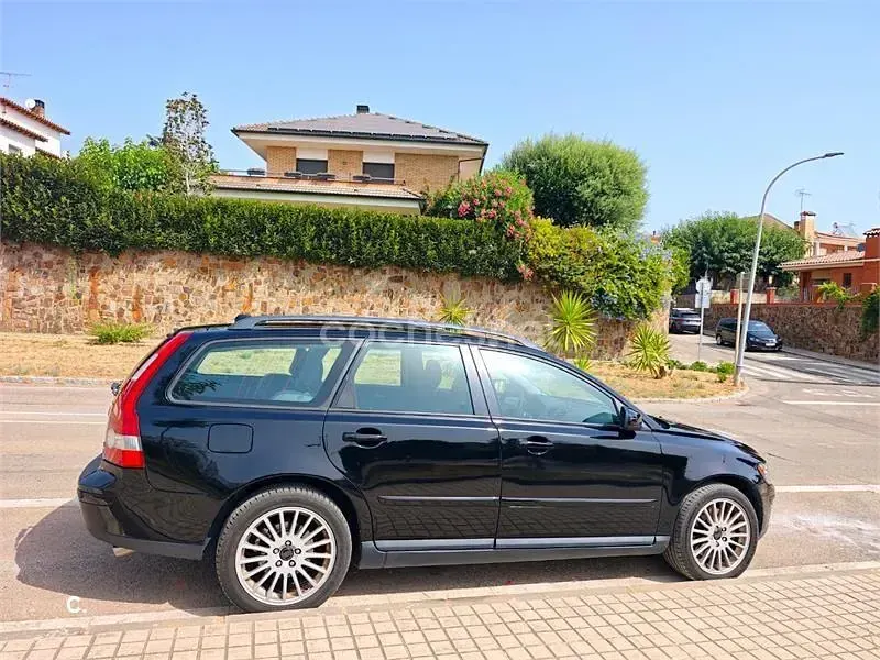 Usado Volvo V50 Summum 220 CV (161 kW) 2007 Negro Familiar