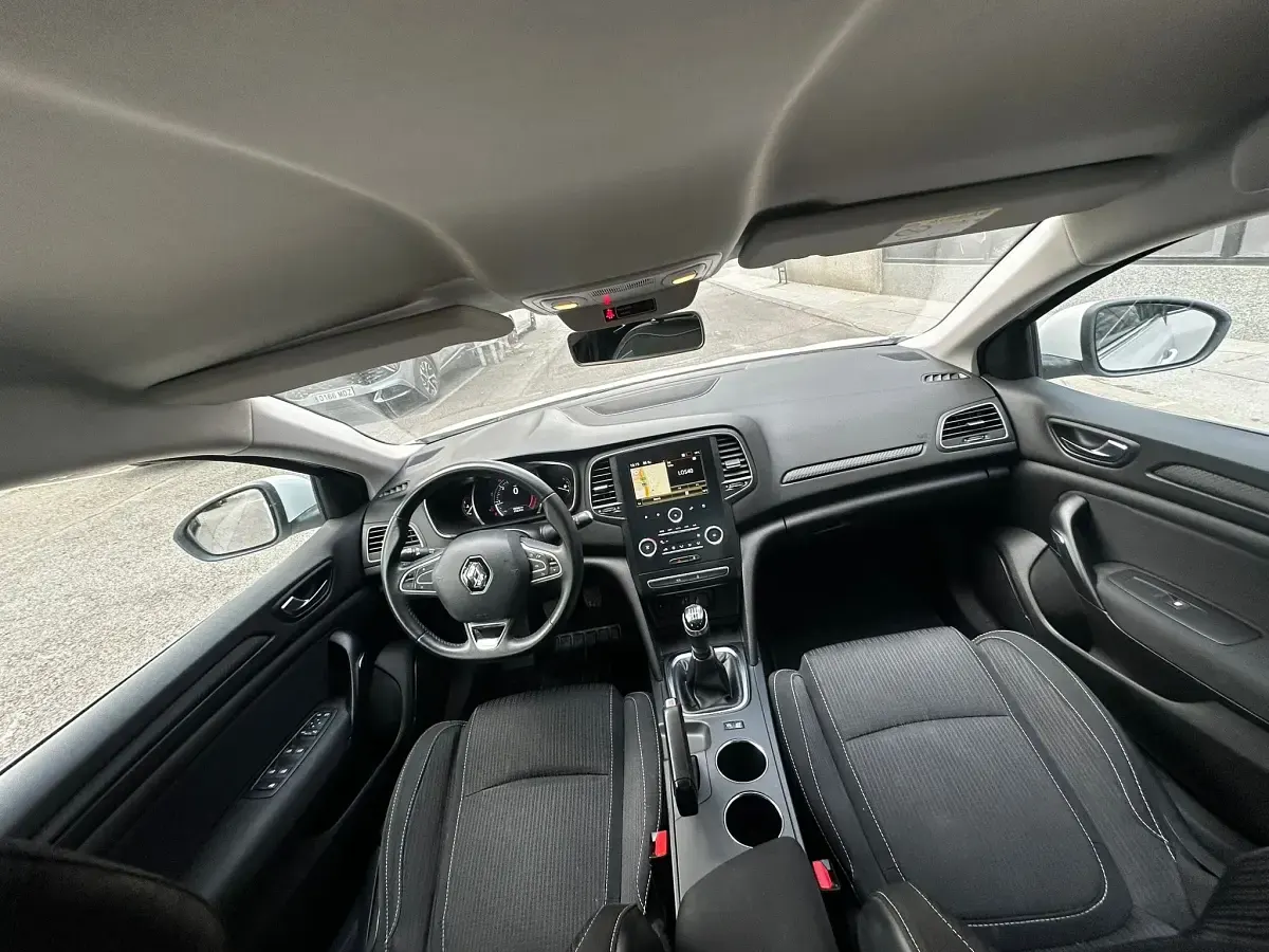 Usado Renault Mégane IV Zen 115 CV (84 kW) 2019 Blanco Berlina