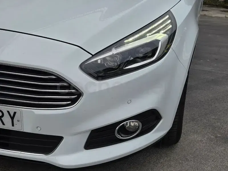 Usado Ford S-MAX Titanium 150 CV (110 kW) 2019 Blanco Monovolumen