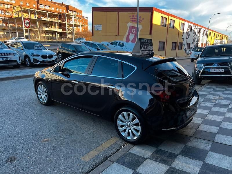 Usado Opel Astra Excellence 130 CV (95 kW) 2013 Marrón Berlina