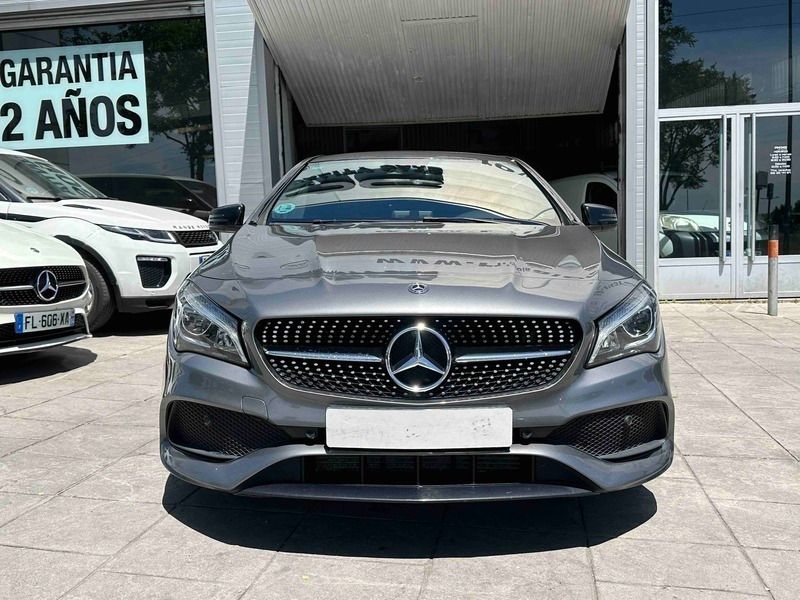 Usado Mercedes CLA220 Shooting Brake AMG line 170 CV (125 kW) 2018 Gris Familiar