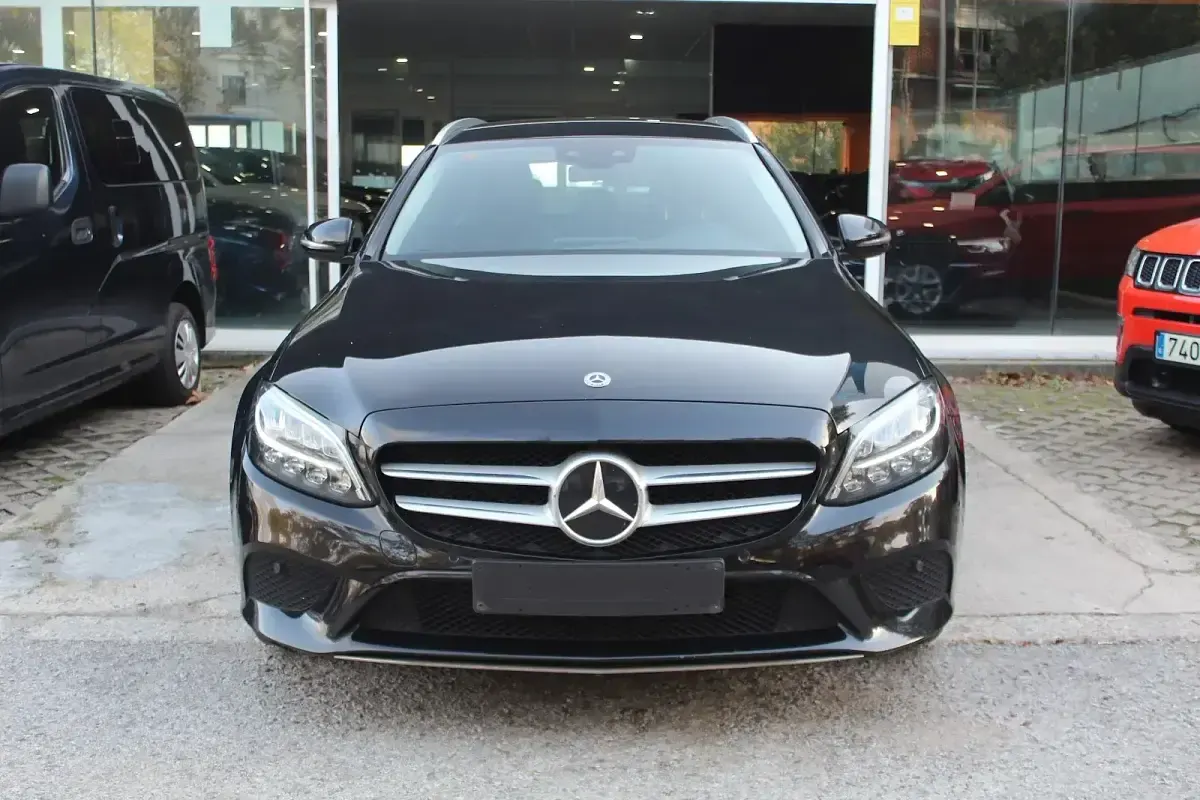 Usado Mercedes C300e 320 CV (235 kW) 2021 Negro Familiar