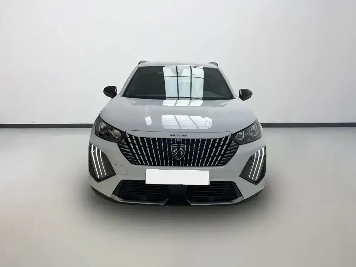 Nuevo Peugeot 2008 Allure 145 CV (106 kW) 2025 Gris / plata SUV
