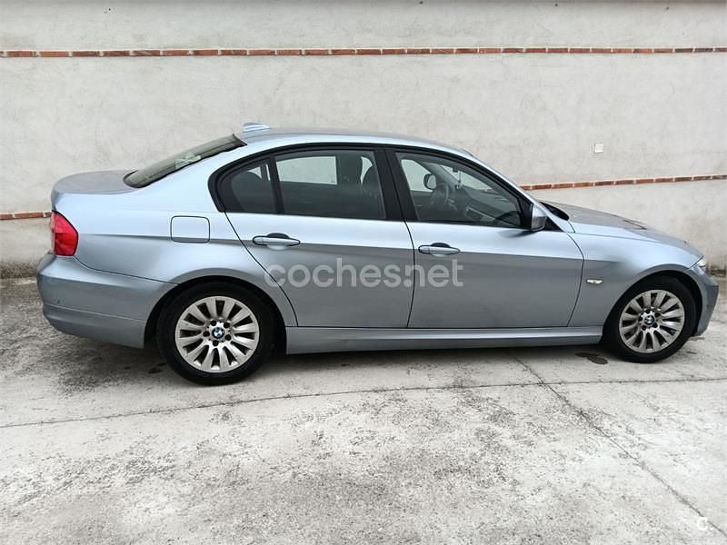 Usado BMW 318 143 CV (105 kW) 2010 Gris / plata Berlina