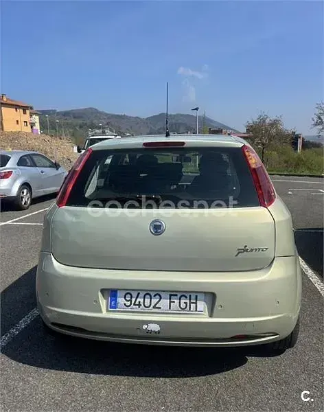 Usado Fiat Grande Punto Emotion 120 CV (88 kW) 2006 Verde Utilitario