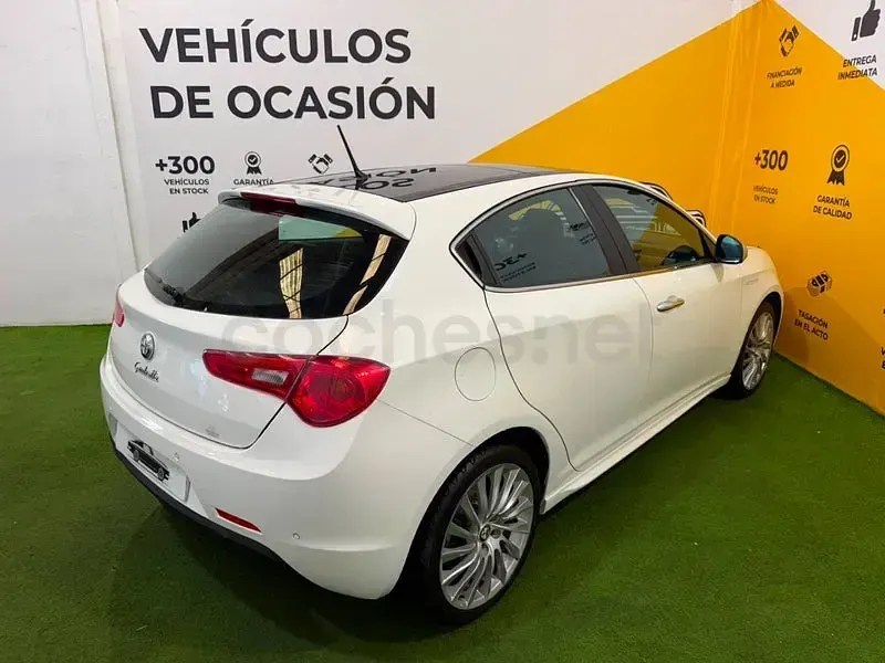 Usado Alfa Romeo Giulietta Distinctive 105 CV (77 kW) 2012 Blanco Utilitario