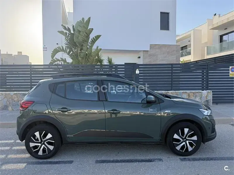 Usado Dacia Sandero Expression 91 CV (66 kW) 2025 Verde Berlina