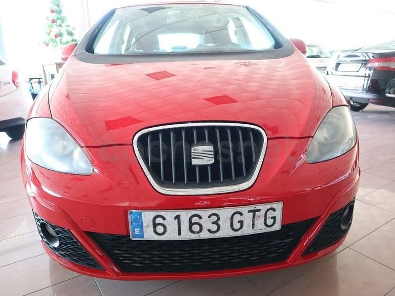 Usado Seat Altea Reference 105 CV (77 kW) 2011 Rojo Monovolumen