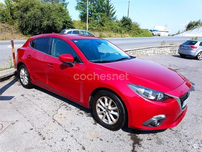 Rojo Usado 2016 Mazda 3 Style Berlina | 14.300 € (Un poco caro) - Imagen 1/4