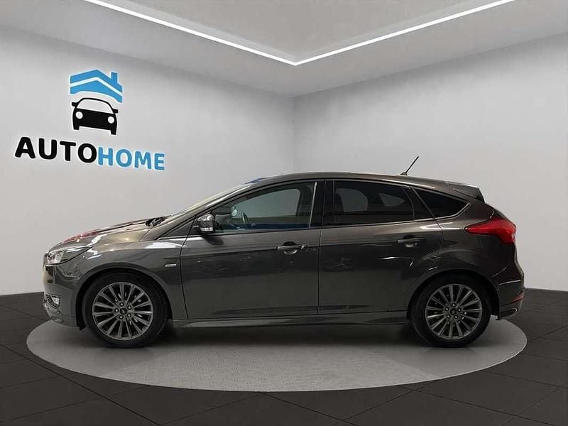 Usado Ford Focus Titanium 150 CV (110 kW) 2018 Gris Utilitario