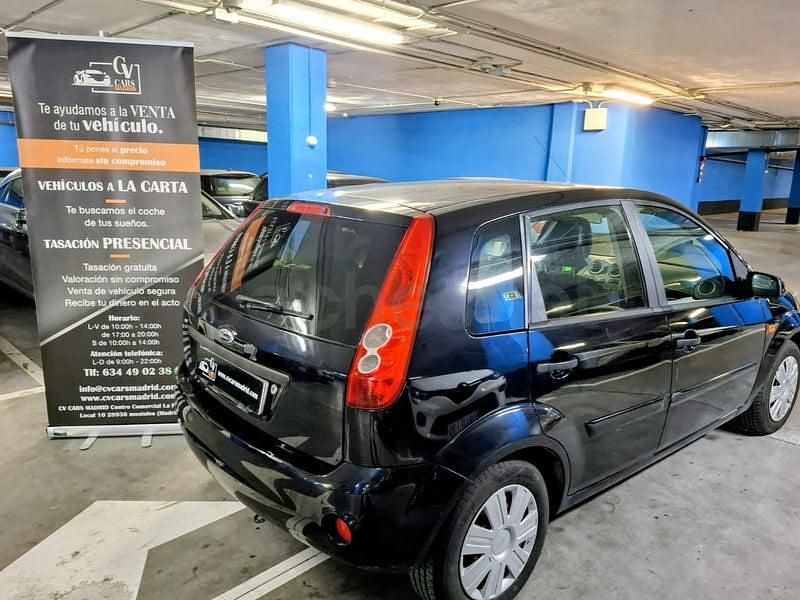 Usado Ford Fiesta Ghia 80 CV (58 kW) 2006 Negro Utilitario
