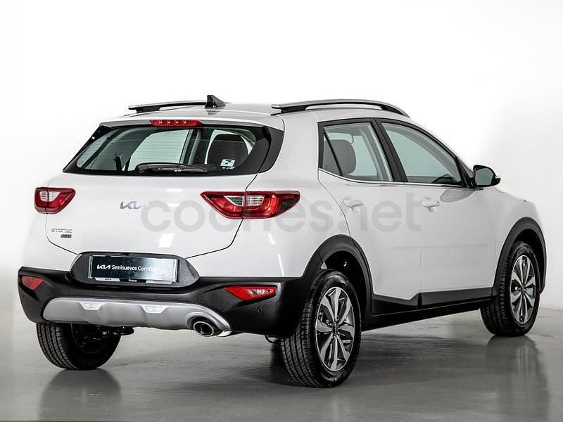 Usado Kia Stonic 100 CV (73 kW) 2024 Blanco SUV
